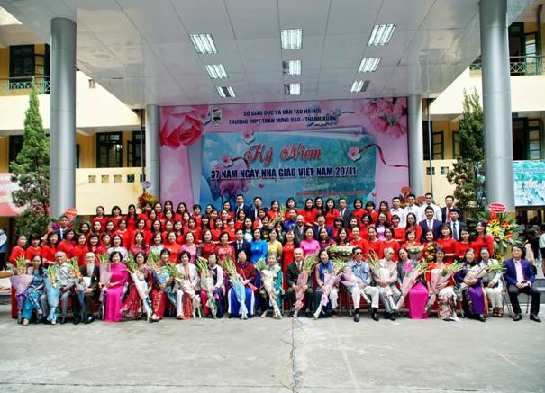 TRƯỜNG THPT TRẦN HƯNG ĐẠO � THANH XU�N GẶP MẶT KỶ NIỆM 37 NĂM NG�Y NH� GI�O VIỆT NAM